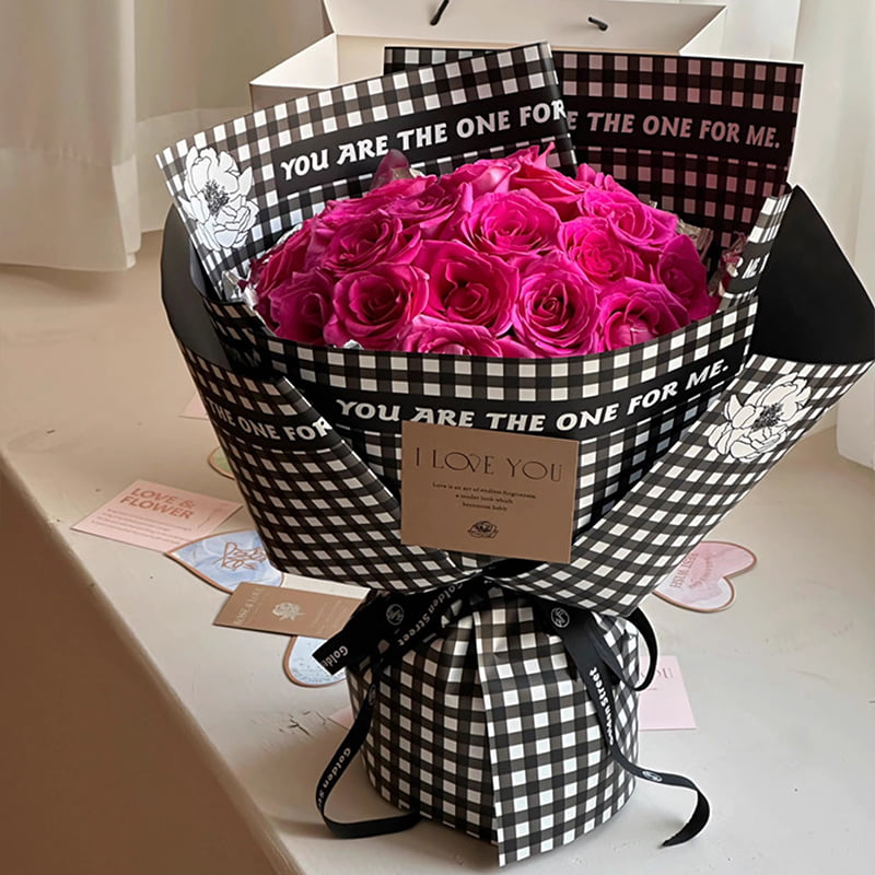 کاغذ بسته بندی گل پر طرح دار
