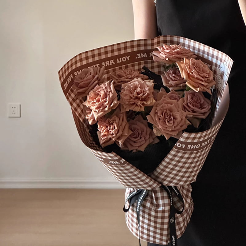 کاغذ بسته بندی گل پر طرح دار