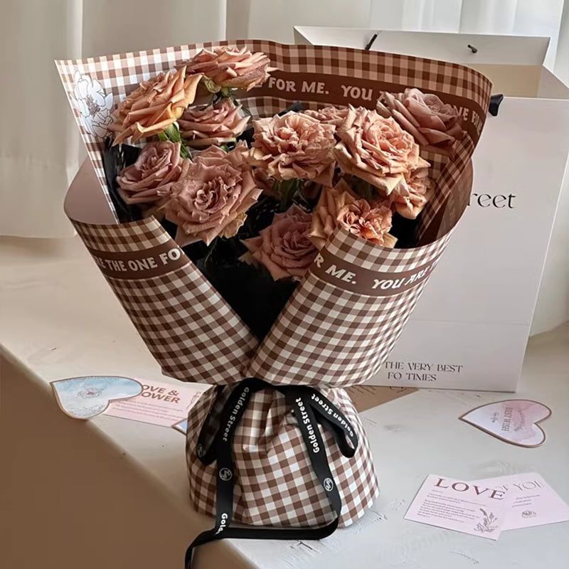 کاغذ بسته بندی گل پر طرح دار