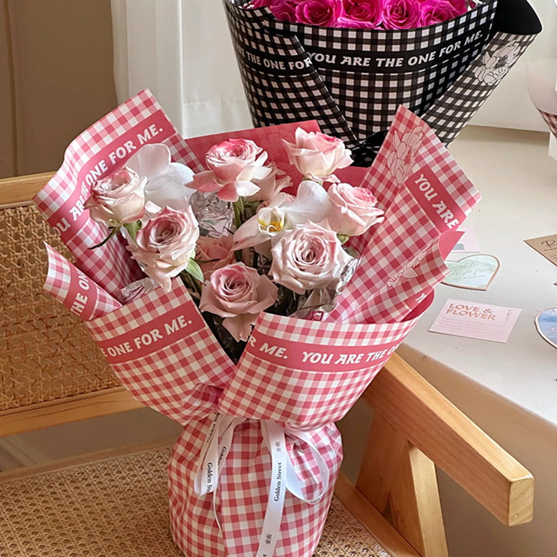 کاغذ بسته بندی گل پر طرح دار