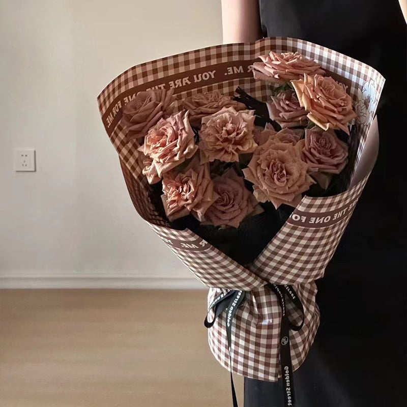 کاغذ بسته بندی گل پر طرح دار